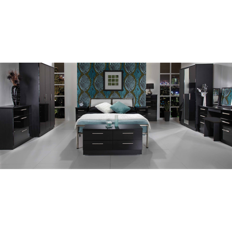 Yvette 4 Piece Bedroom Set, Black / Black