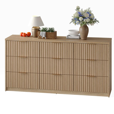 Commode cannelée à 9 tiroirs, organisateur de rangement en bois de grande capacité avec conception anti-basculement, commode de chambre à coucher rétro et table de chevet pour le couloir et l'entrée - Naturel