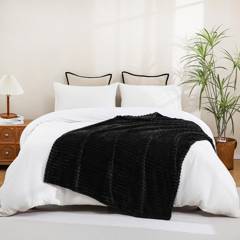 Jeté en molleton doux pour canapé, canapé et lit - Couverture en flanelle de microfibre moelleuse à rayures, légère et confortable