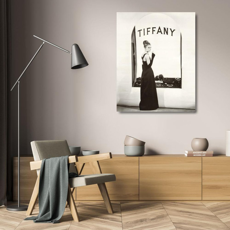 Audrey Hepburn - Tiffany, H 24 po x l 19 po