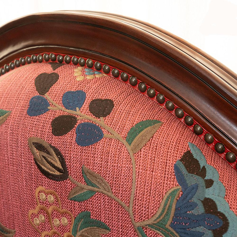 Chaise en bois massif sculpté, Orienté à gauche (vu de face)