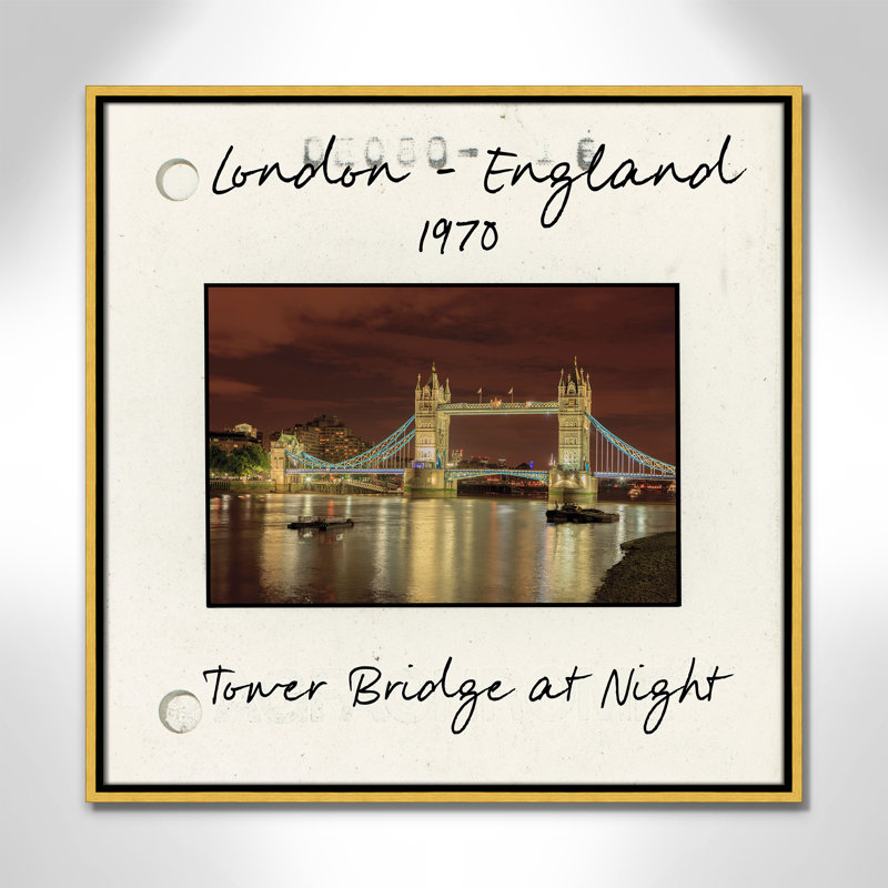 Londres, Angleterre - Tower Bridge at Night par Danita Delmont, H 25,5 po x l 25,5 po x P 2 po, Toile avec cadre flottant or