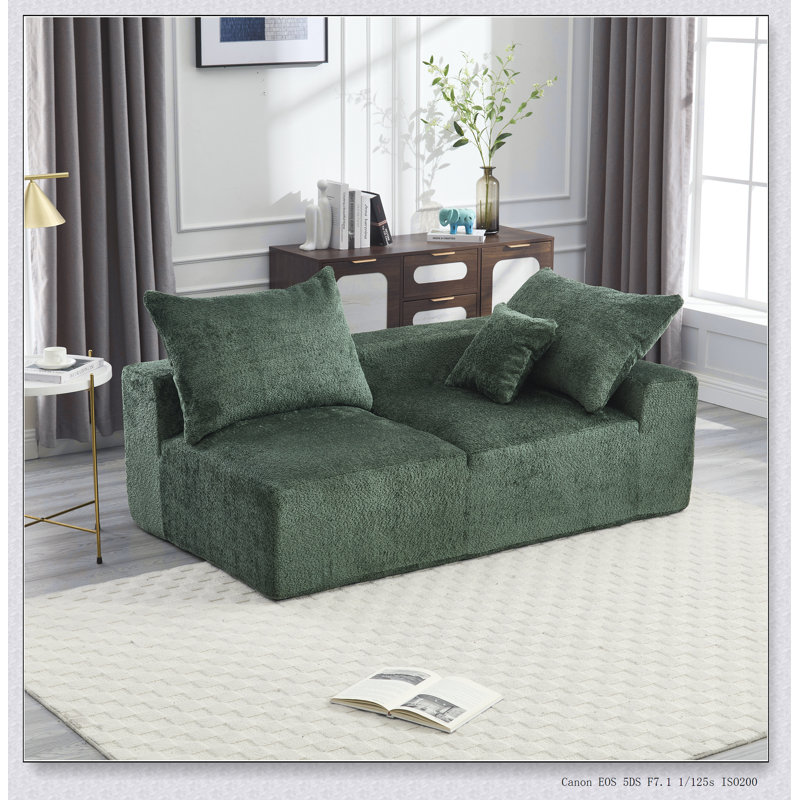 Canapé polyvalent avec un design intime et un tissu de qualité supérieure pour toutes les scènes, parfait pour le confort et le style dans n'importe quelle pièce.