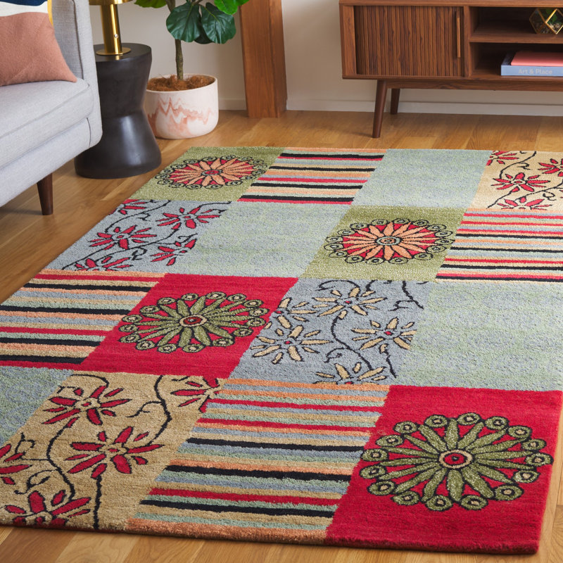 Soho Hand Tufted Wool And Viscose Floral Rug, Rectangle 5' x 8'