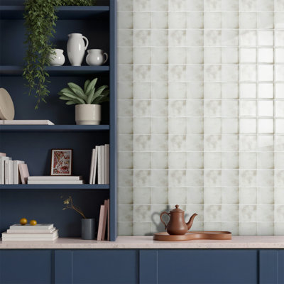 23cm x 23cm Peel and Stick Tile