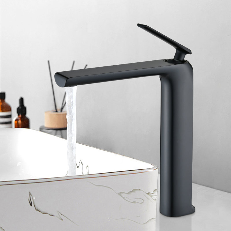 Robinet de salle de bain moderne à un arc à poignée simple et monocommande en noir mat