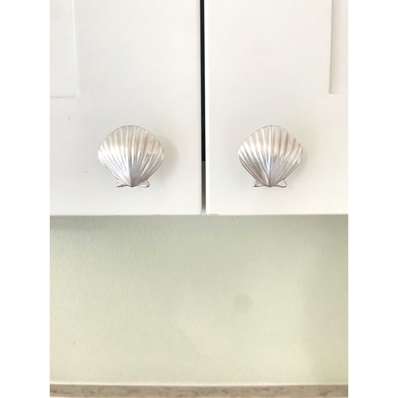 1 1/2" Seashell Knob, Brushed Nickel, 1.5" L x 1.5" W, 2
