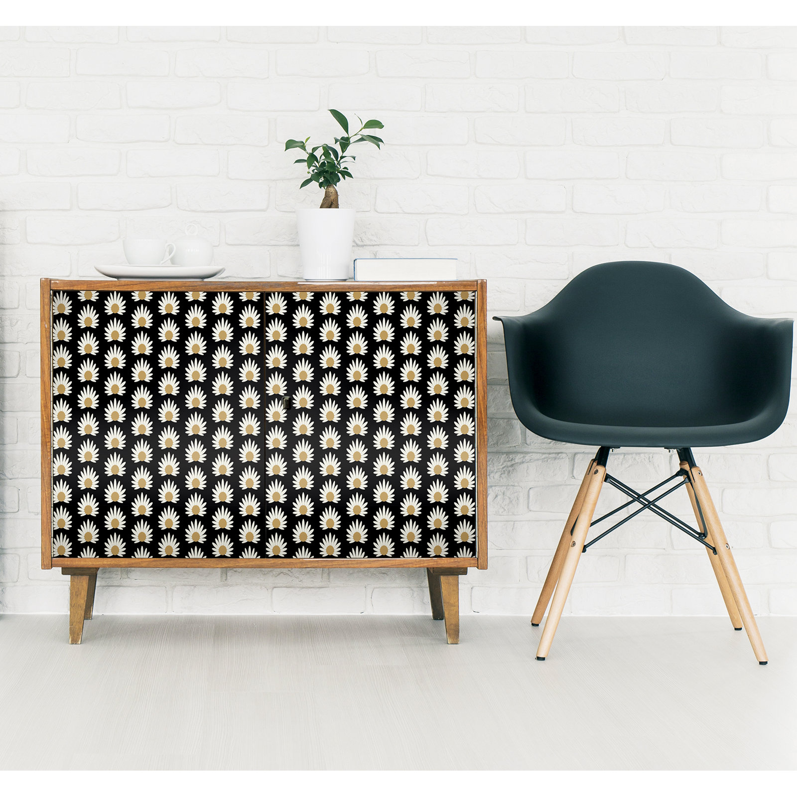 Fleur Peel & Stick Floral Wallpaper, Black
