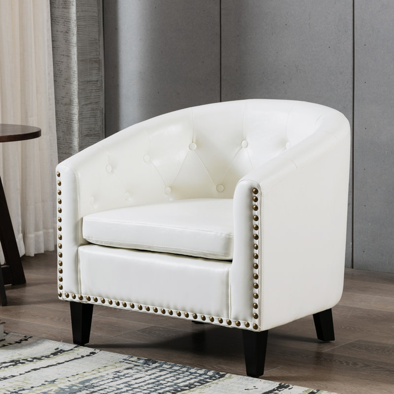 Fauteuil demi-tonneau capitonné de 28,3 po Pim, Simili cuir blanc