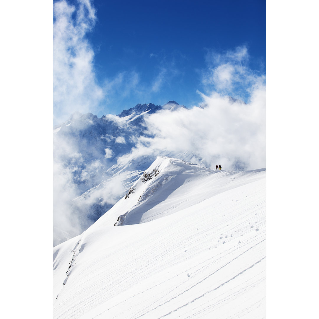 Walking To The Top Of The World von 35007 - Leinwanddrucke