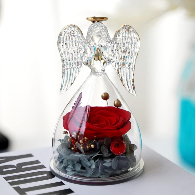Figurines d'ange avec de vrais cadeaux rose