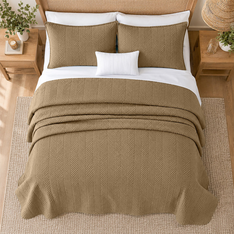 Couvre-lit matelassé léger Imperial, Très grand (106 po x 96 po), Chameau