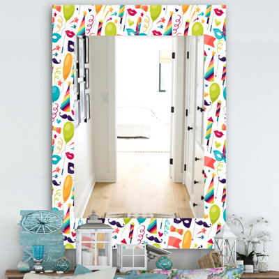 Miroir mural traditionnel avec icônes et objets carnival