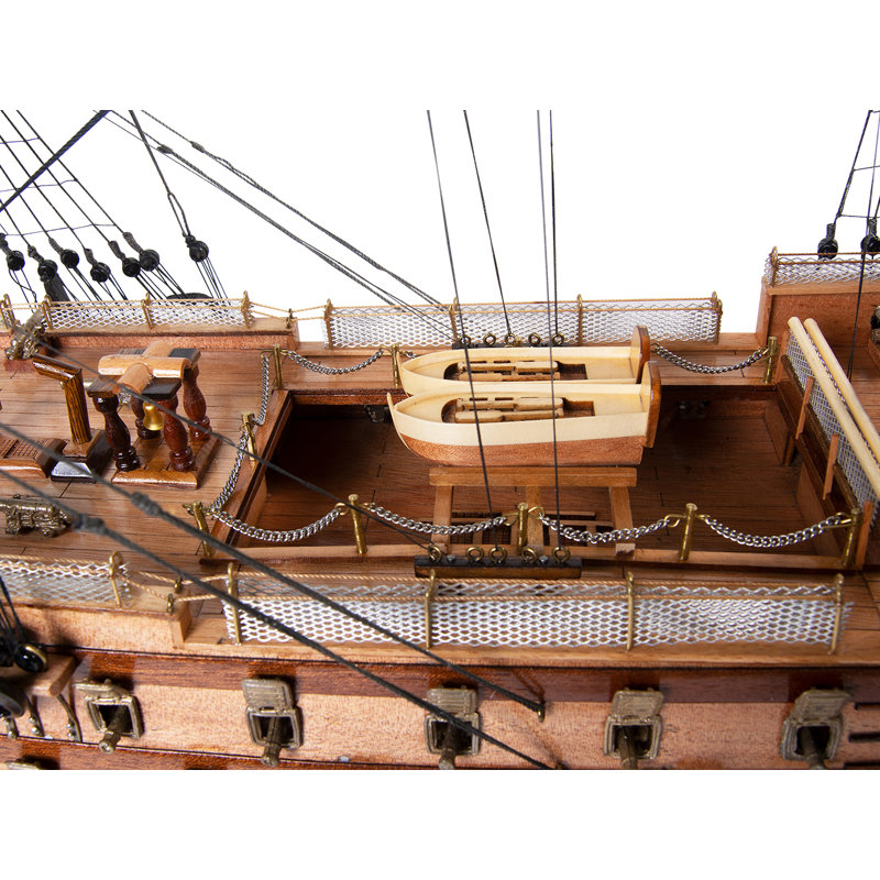 Ultimate HMS Victory Combo: un bateau miniature et un chapeau classique