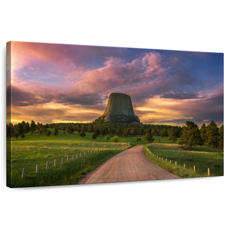 Lilie Devils Tower USA, 32" H x 48" W