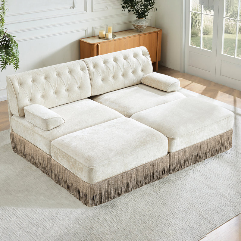 2 beige, jupe à pampille, molleton, combinaison pour un décor de salon doux et chaleureux avec style, base en bois