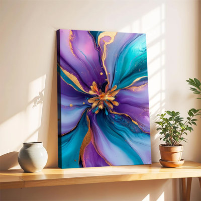 Impression sur toile tendue grand format, style galerie, représentant une fleur violette et turquoise à l'encre à alcool, avec des touches de feuille d'or, idéale pour le salon ou la chambre. Parfait pour le salon ou la chambre.