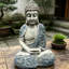 Sculpture de jardin bouddha méditant | Statue en résine résistante aux intempéries avec détails de robe florale pour patio ou jardin zen