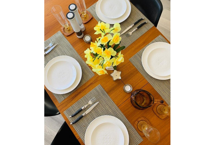 Dining room table setting