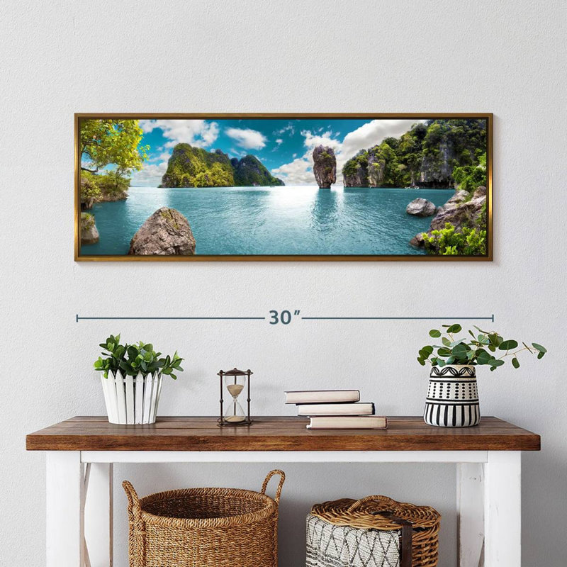 Iconic James Bond Island, Cadre flottant doré, 31 po x 11 po