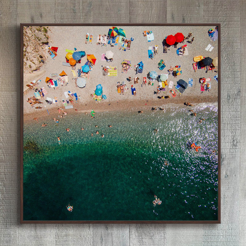 « ball beach », impression encadrée sur toile encadrée, H 24 po x l 24 po x P 1,5 po