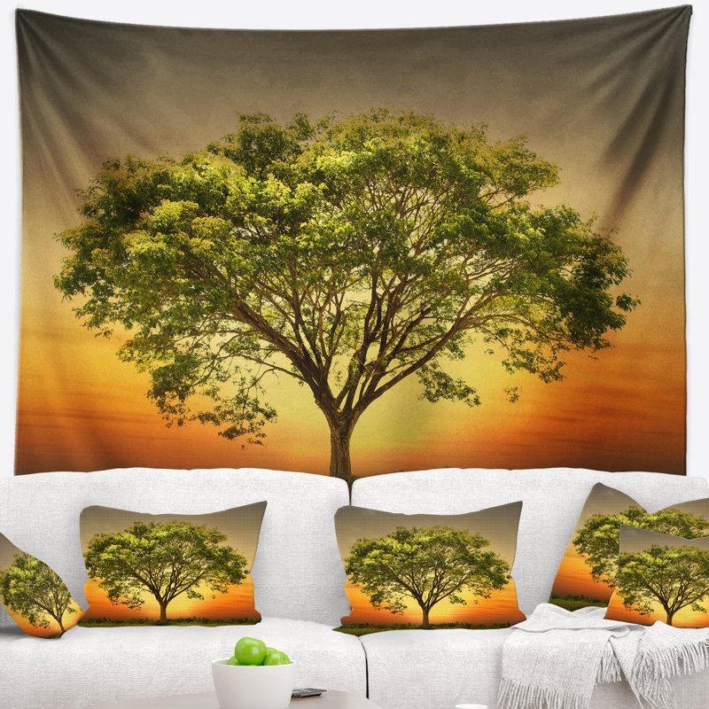 Tapisserie Arbre contre soleil couchant, H 68 po x l 80 po
