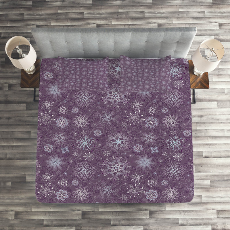 Traditional Floral Coverlet, Twin Coverlet + 1 Sham