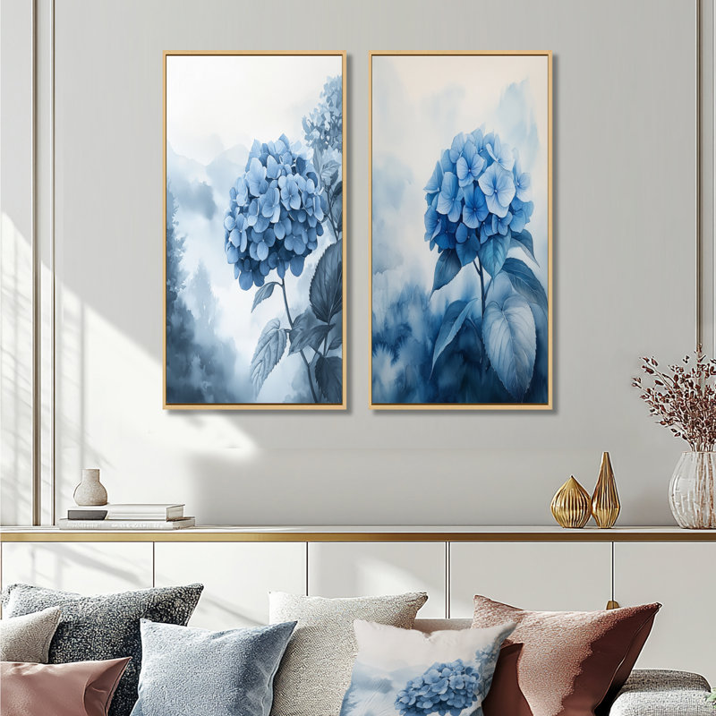 Hortensias dans un jardin brumeux I - Collection de 2 panneaux de toiles florales, H 40 po x l 41 po, Cadre crème crème