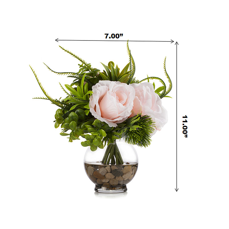 Pièce maîtresse roses dans un vase
