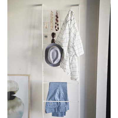 Tower Leaning Blanket Ladder
