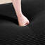 Canapés confortables et modernes en velours côtelé, conception ergonomique pour le salon