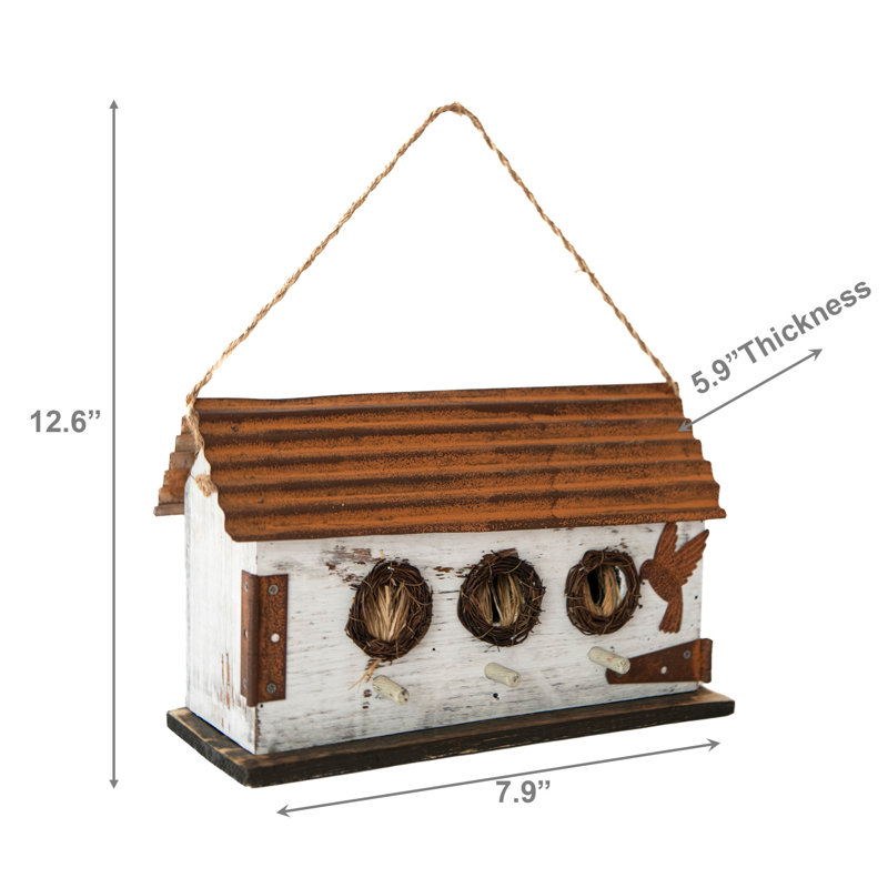 Maison d'oiseaux en bois avec grange blanche