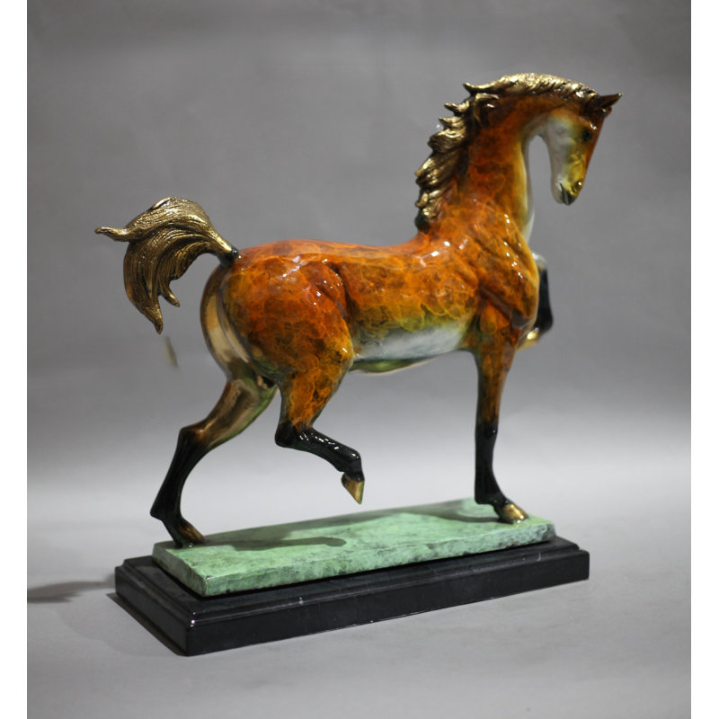 Cheval sur base en marbre