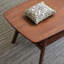 Table basse en noyer massif, bureau / table basse à double usage, avec tablette de rangement, facile à assembler-479723351