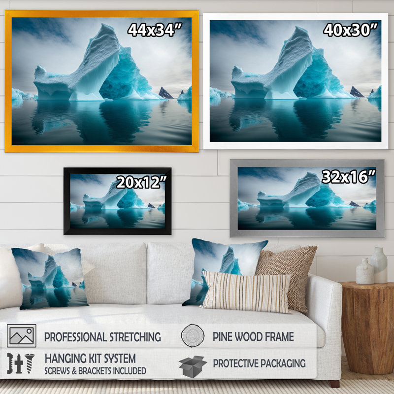 «Floating Majestic North American Iceberg II», reproduction sur toile, H 30 po x l 40 po x P 1,5 po, Encadrement doré