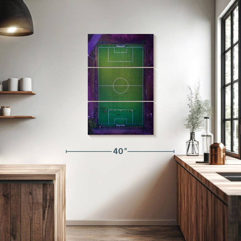 Stade de soccer Sireci vu d'en haut, H 38 po x l 24 po