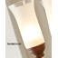 Pied de lampe de style américain en bois rétro avec abat-jour en verre-448491024
