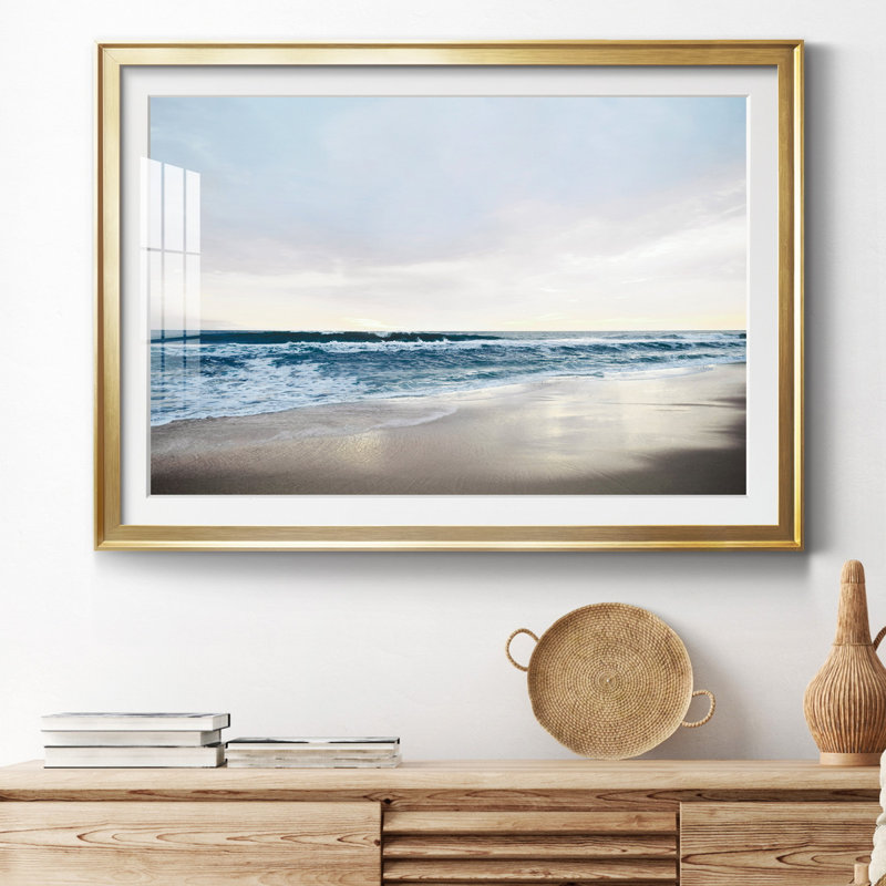 Shimmering Dawn - reproduction de photo encadrée, Papier avec cadre doré, H 18,5 po x l 24,5 po x P 1,5 po