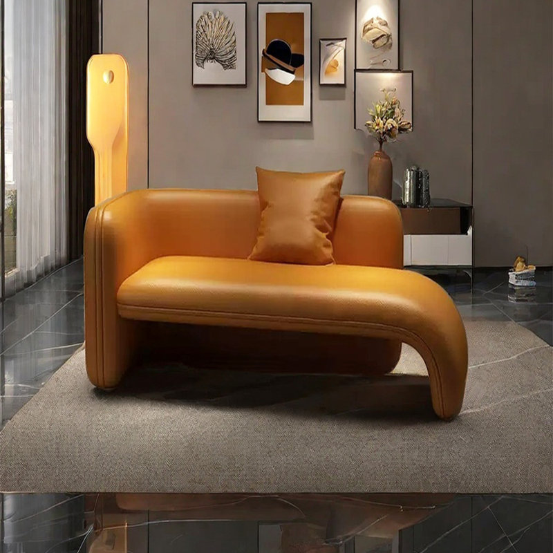 Loutitia, Orange, Accoudoir à gauche (vu de face)
