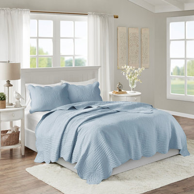 Salvatore 3-Piece Reversible Country-Inspired Scalloped Edge Quilt Set