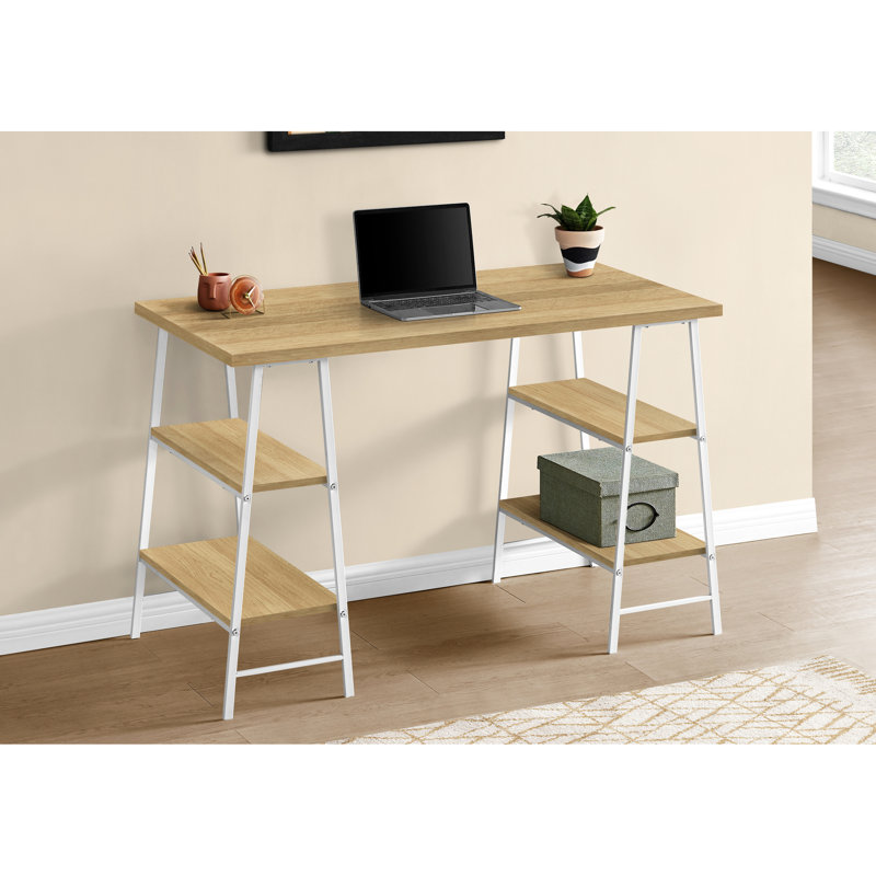 Table d'ordinateur industrielle avec surface de travail moderne en stratifié naturel et structure en métal blanc
