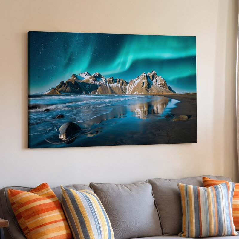 Toile, "Un paysage arctique à couper le souffle la nuit avec une montagne dramatique", H 20 po x l 30 po