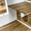 Maison de chat en blanc - Fabriquée avec du bois de sapin stable et une structure en fer, verre trempé spacieux pour les chats, fabrication en bois massif, cadre et salon adapté, bureau