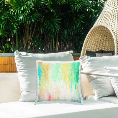 Coussin d'extérieur moderne à motif abstrait arc-en-ciel par Denise Dundon