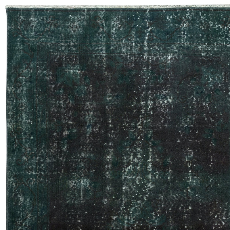 Tapis décoratif 3,7 pi x 7 pi vert foncé. Noué à la main en Turquie