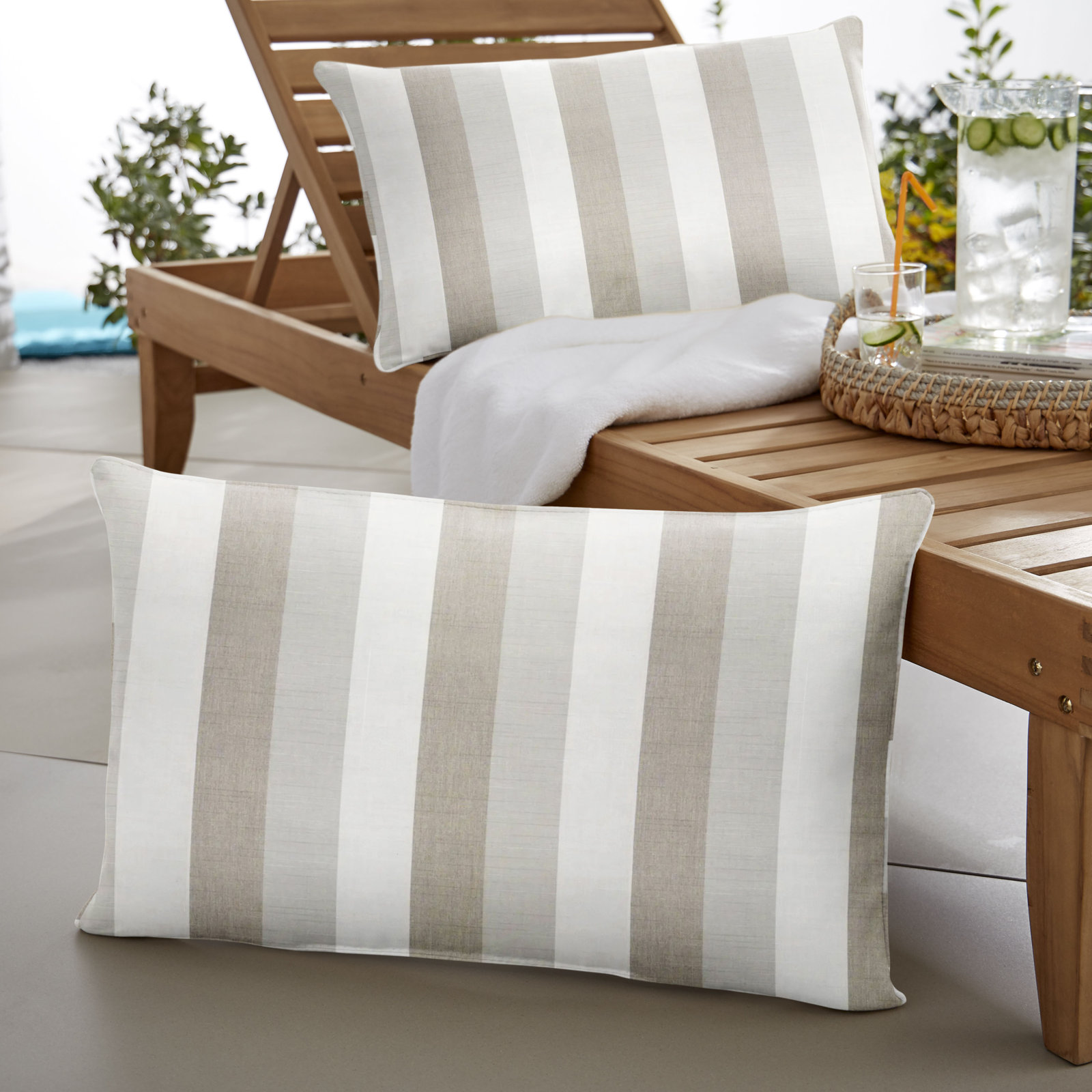 Adel Indoor/Outdoor Lumbar, Brown/Gray, 14'' x 24'', Striped