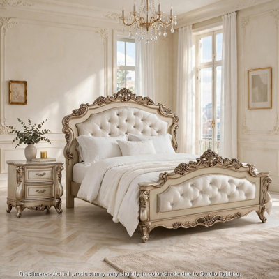 Ensemble de chambre avec très grand lit 2 pièces, design rembourré, doré et blanc, table de chevet