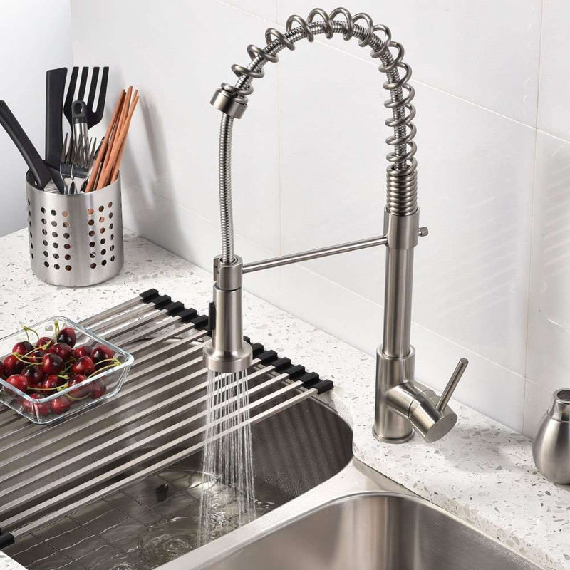 Robinet de cuisine en nickel brossé de conception moderne pour un débit d'eau efficace et durable