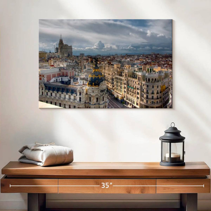 Horizon de Sirci Madrid au-dessus de la Gran Via, H 16 po x l 24 po