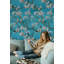 Papier peint floral en forme de branche de fleur peinte à la main sur fond bleu turquoise